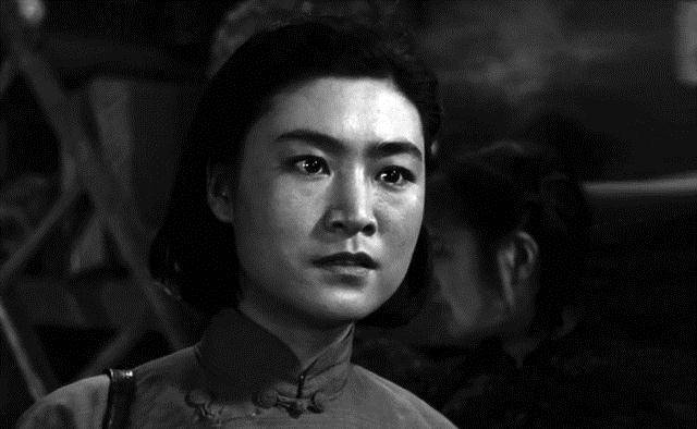 高放女演員踏足自然美景，探尋內(nèi)心寧靜與平和之旅的旅程揭秘