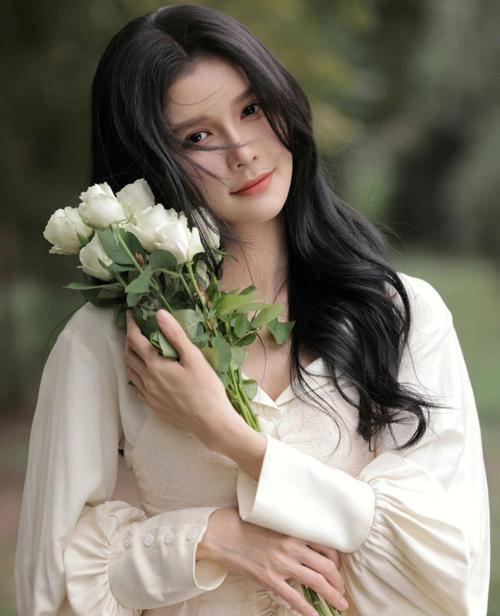 香港女演員的藝術(shù)成就與社會(huì)貢獻(xiàn)，遠(yuǎn)離色情內(nèi)容，聚焦正面討論