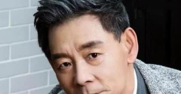 歲數(shù)大的男演員專屬高科技產(chǎn)品，領(lǐng)略未來科技之美