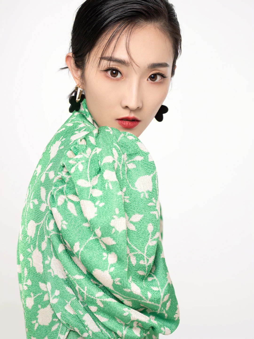 搖演員，職業(yè)還是娛樂現(xiàn)象？探討其背后的真相