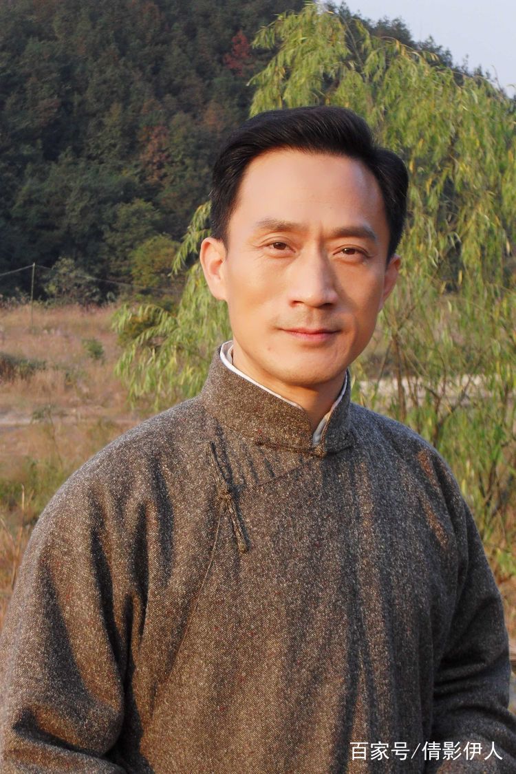 嚴(yán)華演員,嚴(yán)華演員，探索自然美景的旅行，尋找內(nèi)心的寧?kù)o